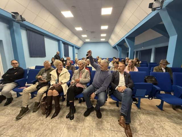 IMG-495c9d12f84f922a3f5628e38f175da2-V