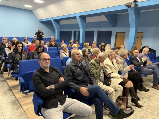 IMG-c873e2a159089a0c4f26e7b9a1c0ac86-V